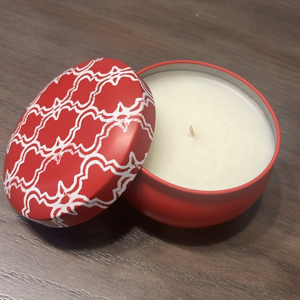 Quatrefoil Tin Candle in Pomegranate Fragrance- 6.17 oz.